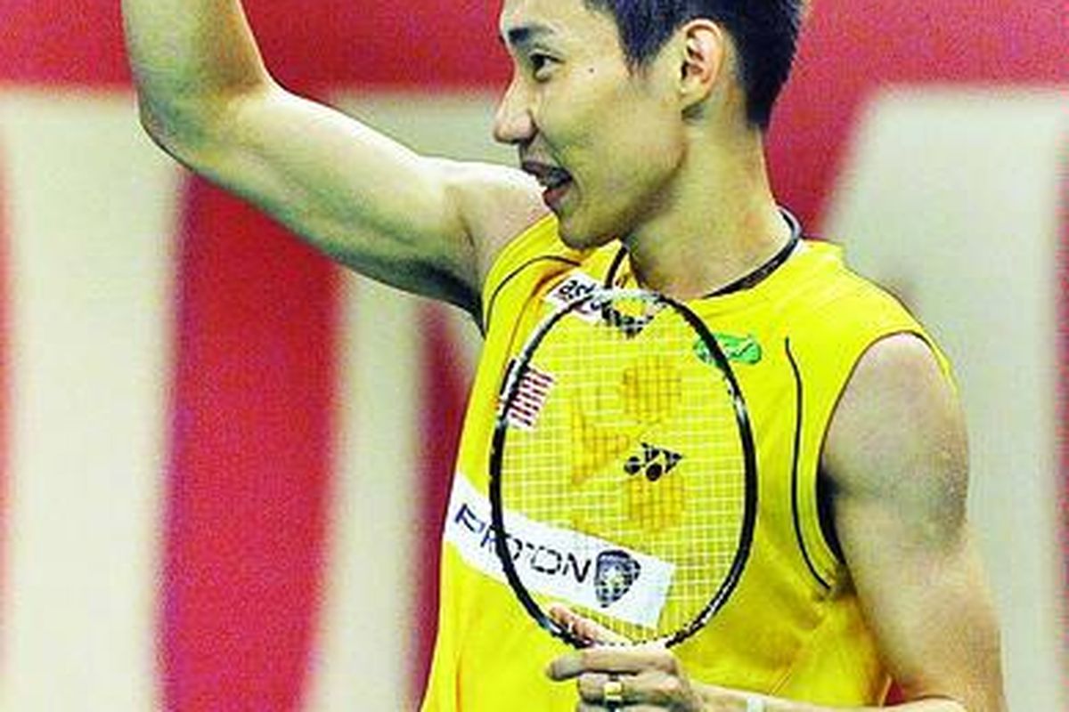 Ekspresi tunggal putra Malaysia, Lee Chong Wei, setelah memastikan juara Djarum Indonesia Open. Di final, pemain peringkat satu dunia ini  mengalahkan tunggal Denmark, Peter Hoeg Gade, di Istora Senayan, Jakarta, Minggu (26/6). Chong Wei menang 21-11, 21-7.