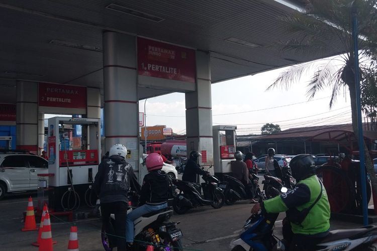Harga Pertamax Turbo Turun, Pengguna: Jadi Bisa Isi Lebih Banyak