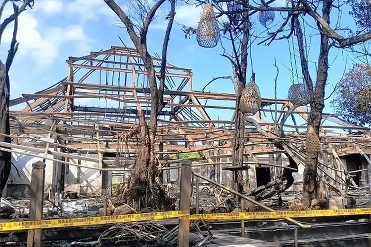 Atap Alang-alang Buat Api Cepat Merambat, Kebakaran Restoran Chez Gado-Gado Seminyak Telan Kerugian Rp 4 Miliar
