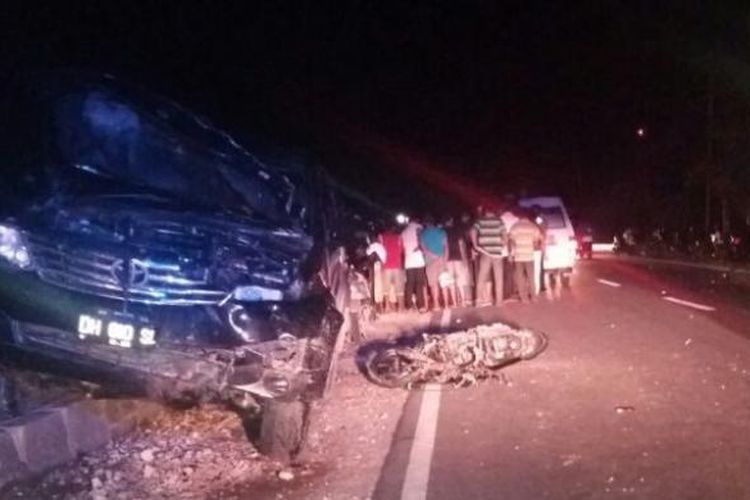 Mobil Fortuner yang menabrak Honda Beat di Jalan Timor Raya km 34 Naibonat, Kabupaten Kupang menyebabkan dua orang tewas