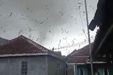 Angin Puting Beliung Terjang Wilayah Sumedang, Disertai Hujan Deras Sapu Puing-puing Bangunan
