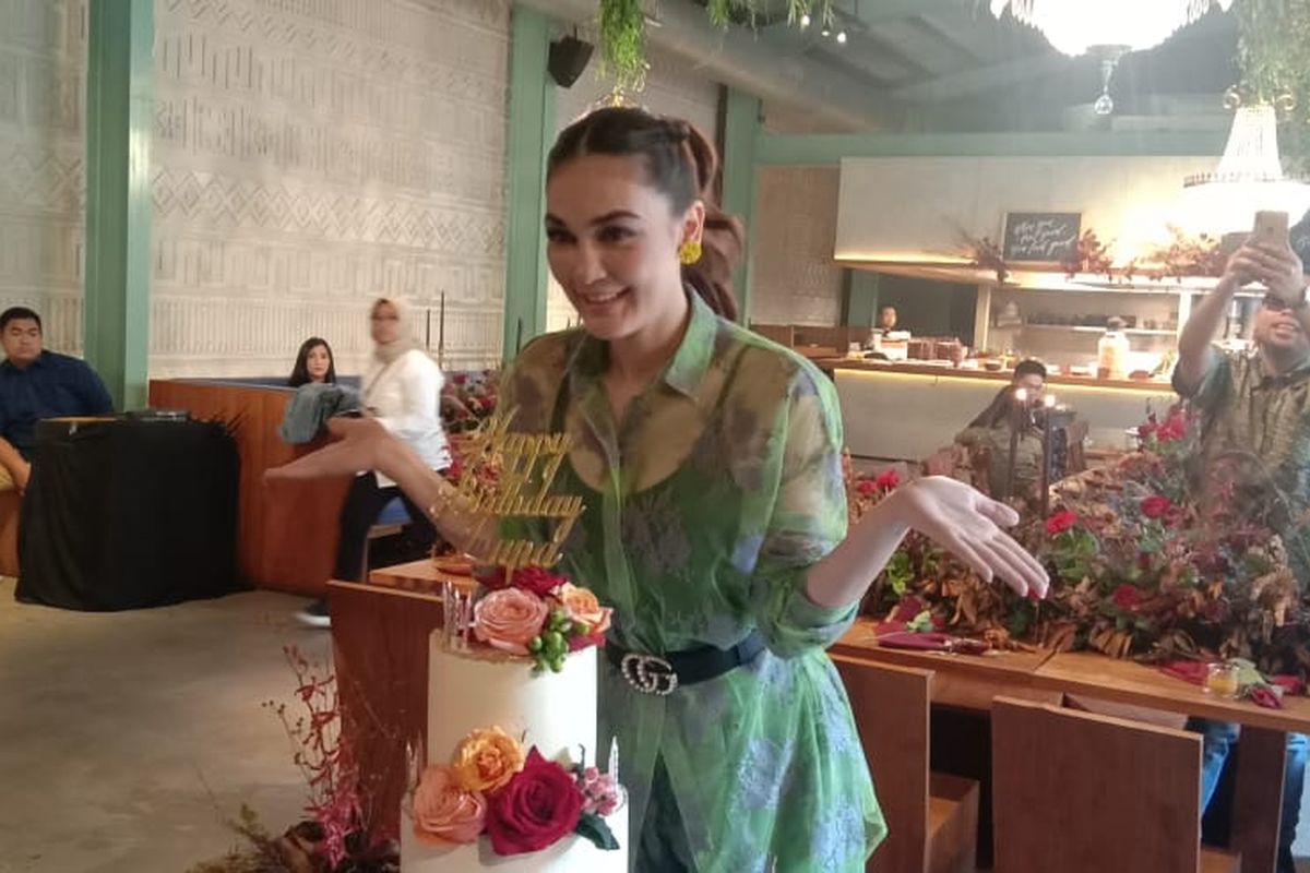 Luna Maya merayakan pesta hari ulang tahun ke-36 di KAUM Menteng, Jakarta Pusat, Senin (26/8/2019).