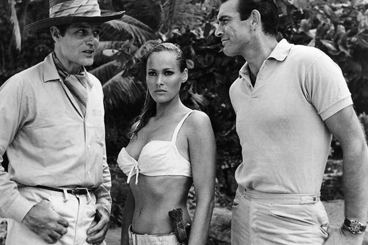 Sean Connery mengenakan Rolex Submariner di film Dr. No, 1962