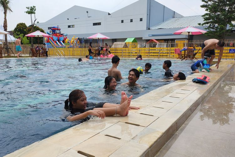 Tropikana Water Park, Tangerang.