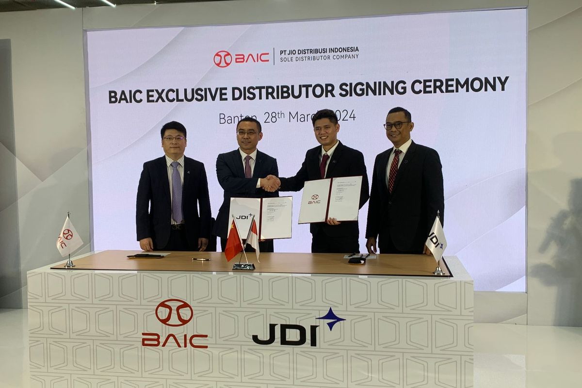 Lewat kerja sama ini, artinya secara resmi penjualan kendaraan bermotor roda empat dengan merek BAIC akan segera dilakukan di Indonesia.