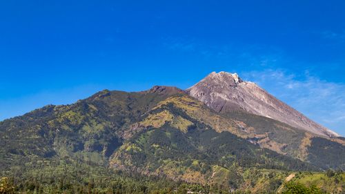 Status Siaga, Gunung Merapi Keluarkan 2 Kali Awan Panas Guguran Malam Ini