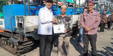 Lampaui Target Tanam, Petani Lamongan Terima Ratusan Alsintan dan Bantuan Irigasi