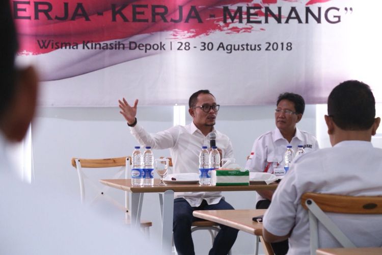 Menaker Hanif Dhakiri pada acara Temu Raya Nasional ALMISBAT (Aliansi Masyarakat Sipil untuk Indonesia Hebat) di Depok, Jawa Barat, Rabu (29/8/2018).