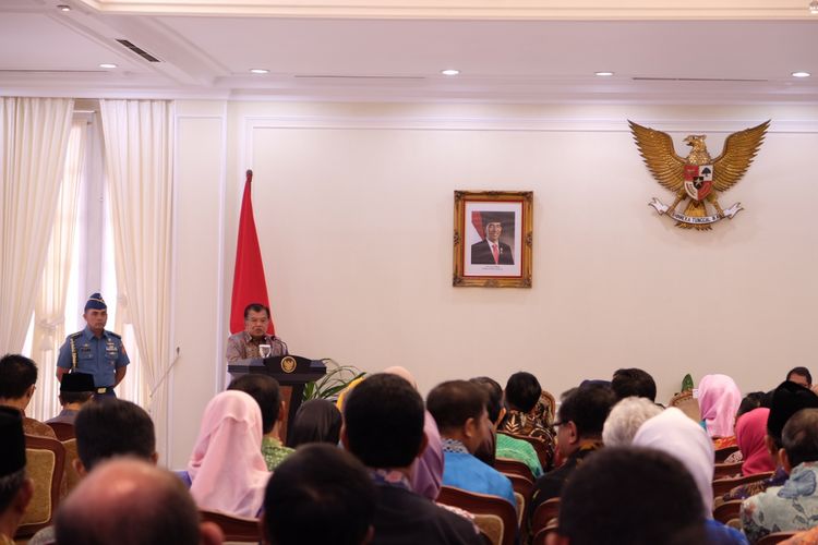 Wakil Presiden Jusuf Kalla meresmikan pembukaan Rating Kota Cerdas Indonesia (RKCI) 2017, di Istana Wakil Presiden Jakarta, Kamis (4/5/2017)