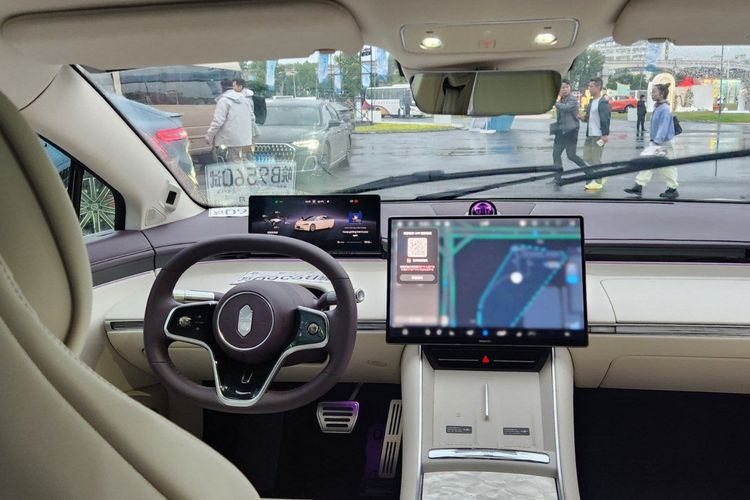 Sedan listrik Luxeed S7.