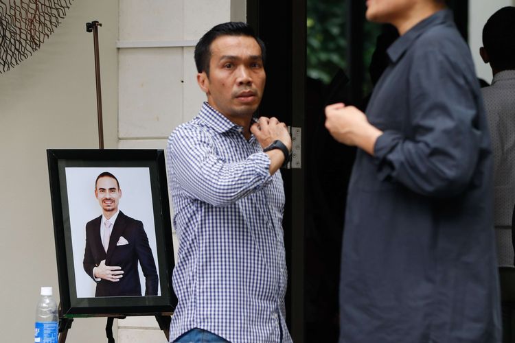 Suasana rumah duka suami dari penyanyi Bunga Citra Lestari (BCL), Ashraf Sinclair di Pejaten Barat, Jakarta, Selasa (18/2/2020). Ashraf meninggal dunia Selasa (18/2/2020) pagi, karena serangan jantung.