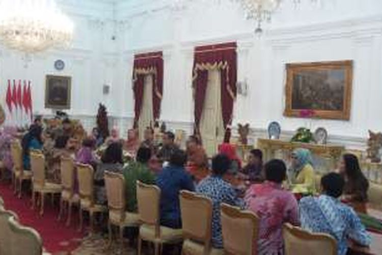 Suasana pertemuan Presiden Joko Widodo dan para pengusaha mikro, kecil dan menengah di Istana Merdeka Jakarta Jumat (25/11/2016).