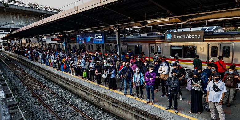 Psbb Ketat Dimulai Ini Jam Operasional Transjakarta Krl Mrt Dan Lrt Halaman All Kompas 