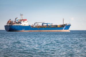 Iran Resmi Buka Selat Hormuz, Semua Kapal Bisa Lewat