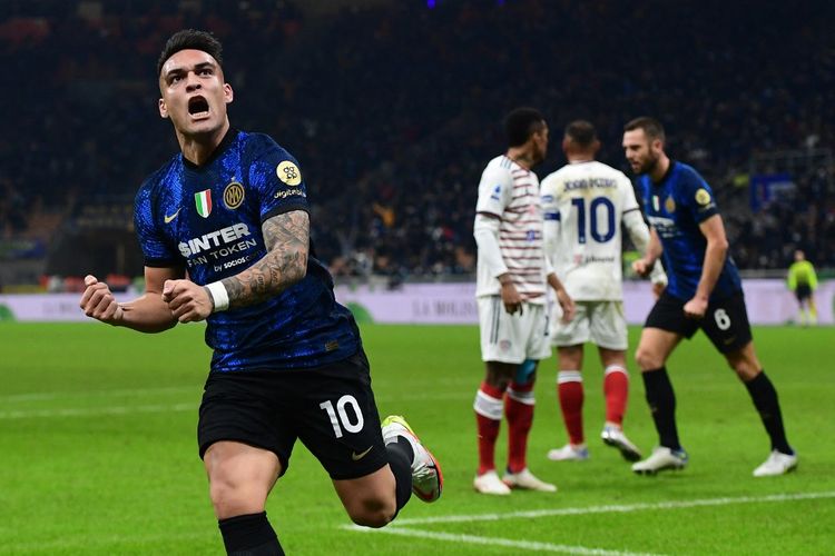 Penyerang Inter Milan Lautaro Martinez merayakan gol yang dicetaknya di gawang Caglari pada laga pekan ke-17 Liga Italia 2021-2022 di Stadion Giuseppe Meazza, Senin (13/12/2021) dini hari WIB.