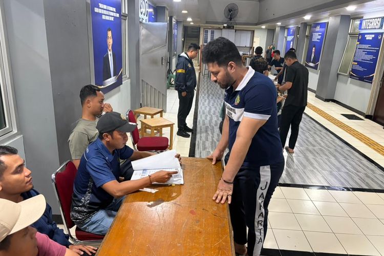 Dikawal Ketat, Begini Potret Ammar Zoni Kembali Dipindahkan ke Lapas Nusakambangan