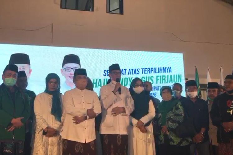 Paslon Hendy-Gus Firjaun saat deklarasi perolehan suara yang unggul dibanding paslon lainnya.