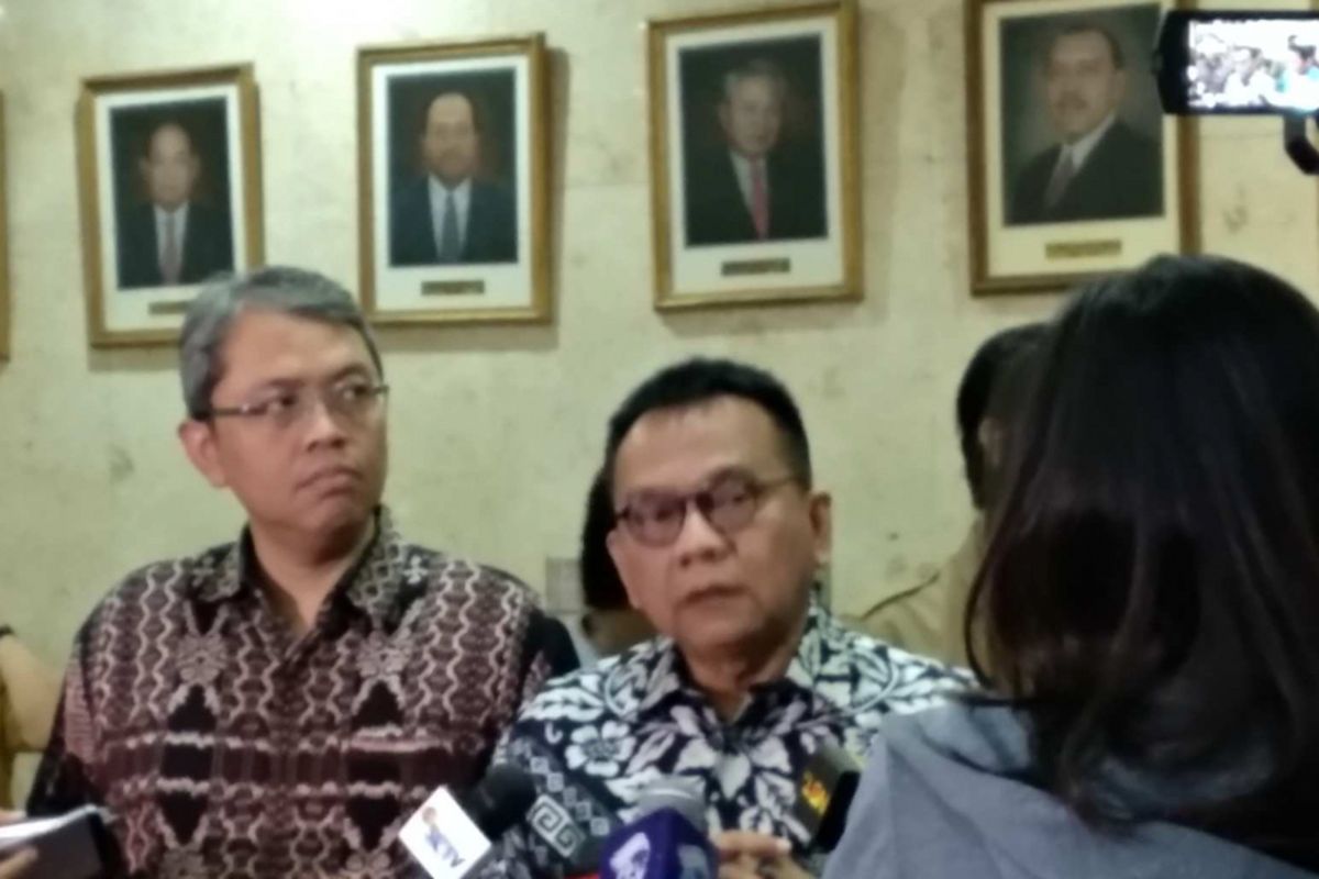 Wakil Ketua DPRD dari Fraksi PKS Triwisaksana dan Wakil Ketua DPRD dari Fraksi Partai Gerindra M Taufik di Balai Kota DKI Jakarta, Selasa (27/2/2018).