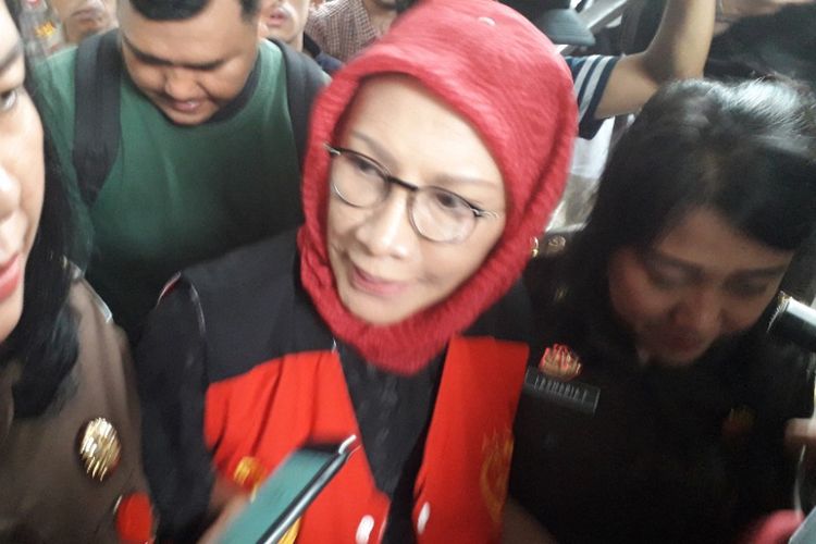 Terdakwa kasus penyebaran berita bohon atau hoaks Ratna Sarumpaet usai menjalani sidang di PN Jakarta Selatan, Rabu (6/3/2019).