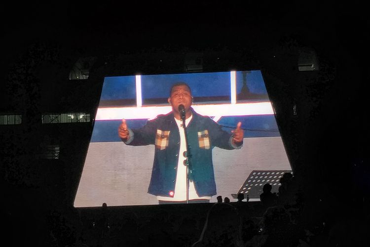 Penyanyi Andmesh saat manggung di Jisphoria, di Jakarta International Stadium (JIS), Sabtu (1/10/2022).