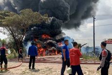 Gudang BBM Ilegal di Jalan Lintas Palembang-Ogan Ilir Sumsel Terbakar
