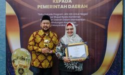Gresik Raih UHC Award Tingkat Utama, Gus Yani: Pelayanan dan Kualitas Kesehatan Harus Terus Ditingkatkan