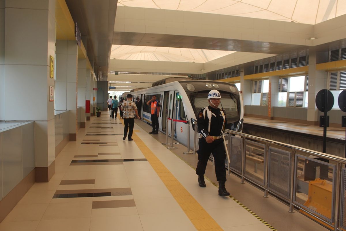 Jam operasional kereta Light Rail Transit (LRT) Palembang ditambah menjadi 78 per  jalanan untuk meningkatkan jumlah penumpang.