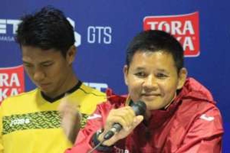 Asisten pelatih Sriwijaya FC, Hartno Ruslan, menghadapi media usai laga Piala Bhayangkara, Jumat (18/3/2016).