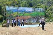 Saat Lukisan Raksasa Karya 60 Seniman Lokal Jelekong Berdiri di Pematang Sawah