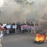 Demo Diwarnai Bakar Ban, Massa Berharap Ditemui Ganjar Pranowo