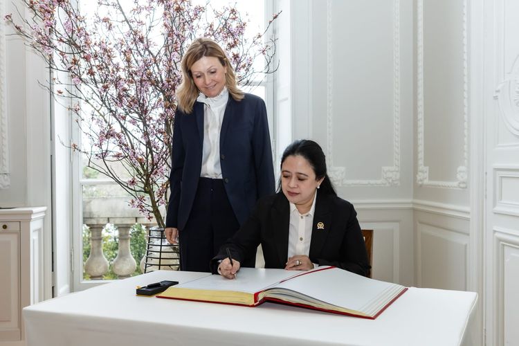 Ketua DPR RI Puan Maharani bertemu dengan Ketua Majelis Nasional Prancis, Madame Yaël Braun-Pivet untuk membahas sejumlah isu di Palais Bourbon, gedung parlemen Prancis di Paris, Selasa (5/3/2024). 