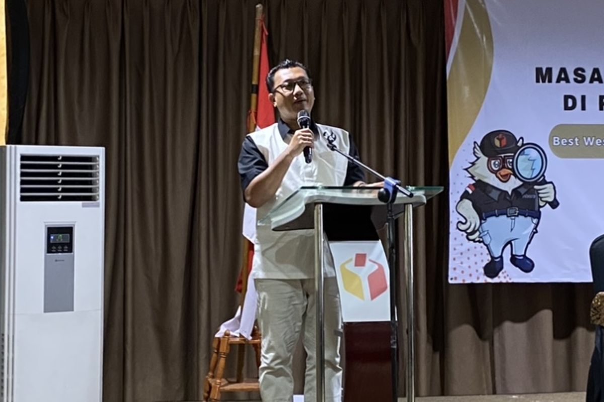 Koordinator Divisi Penanganan Pelanggaran Bawaslu DKI Benny Sabdo saat sambutan dalam rapat terkait pengawasan Bawaslu DKI terkait masa kampanye. Pernyataan itu disampaikan di kawasan Jakarta Timur, Sabtu (8/2/2024).