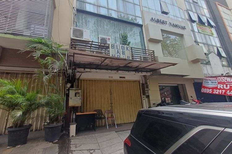 Ruko Tempat Loker Bodong di Kelapa Gading Jakut Tutup, Rolling Door Tergembok