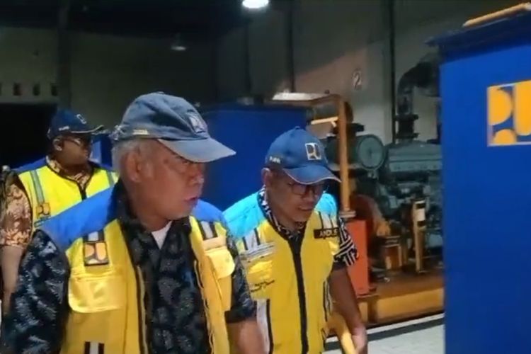 Menteri PUPR Basuki Hadimuljono saat mengunjungi rumah pompa di Kota Semarang, Jawa Tengah.