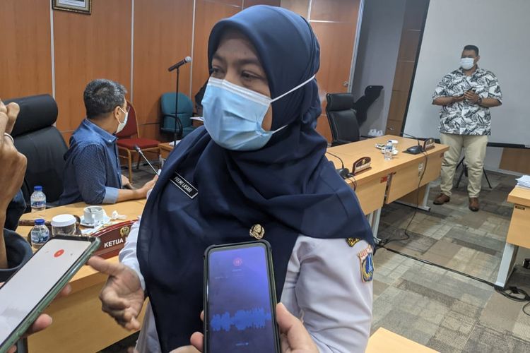 Kepala Dinas Sosial DKI Jakarta Premi Lasari saat ditemui di ruang rapat Komisi E DPRD DKI Jakarta, Rabu (24/3/2021)
