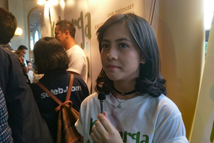 Penyanyi Zara JKT 48 dalam jumpa pers film Keluarga Cemara di kawasan Gunawarman, Kebayoran Baru, Jakarta Selatan, Kamis (4/1/2018).