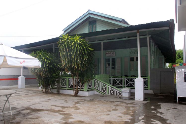 Hotel Velberg yang dibangun tahun 1900 adalah hotel pertama di Gorontalo. Hotel ini kemudian berganti nama menjadi Hotel Melati.