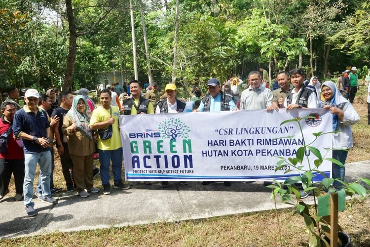 BRINS melaksanakan kegiatan CSR di Hutan Kota Pekanbaru.