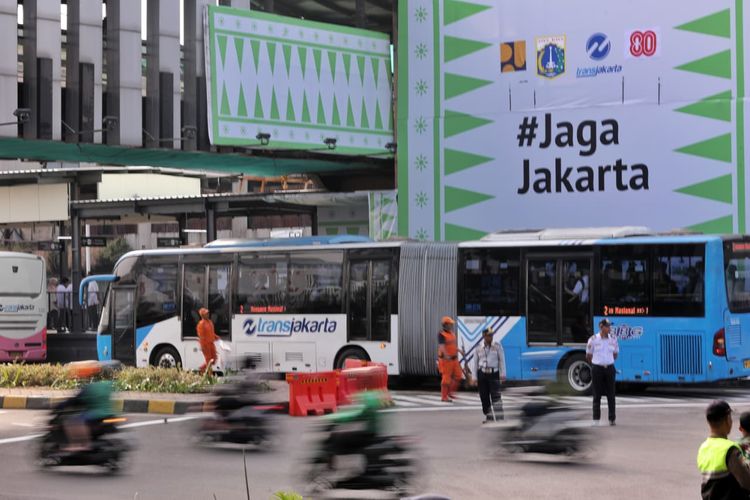 Kawasan Halte TransJakarta Senen.