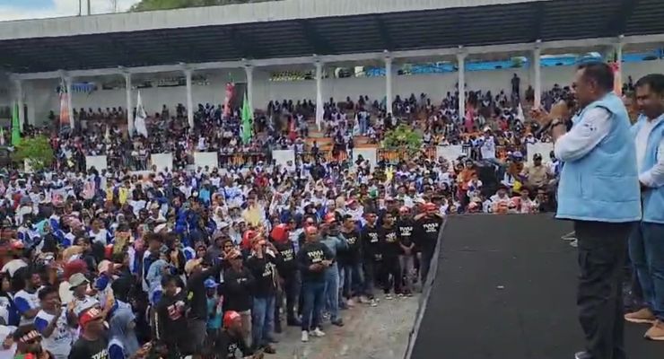 Kampanye Akbar, Ribuan Orang Arak Pasangan "Rahmat'' Keliling Tual