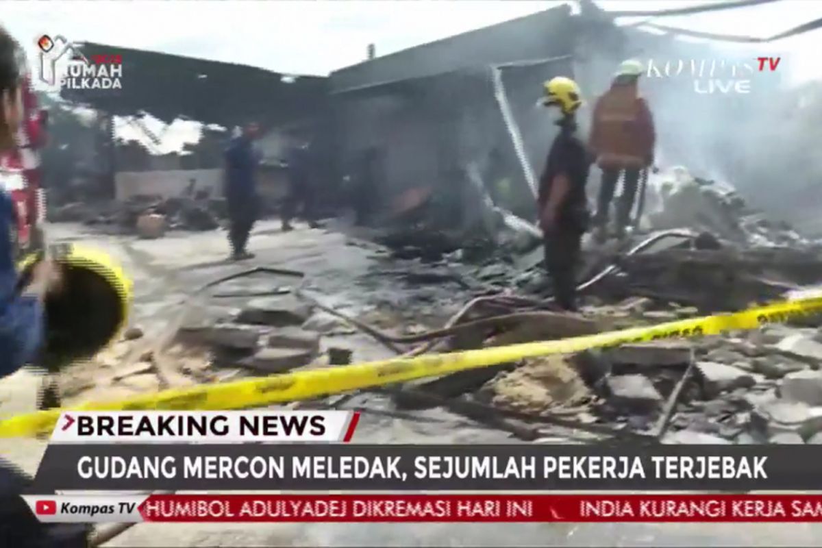 Lokasi ledakan dan kebakaran pabrik kembang api di Kosambi, Kota Tangerang, Kamis (26/10/2017).