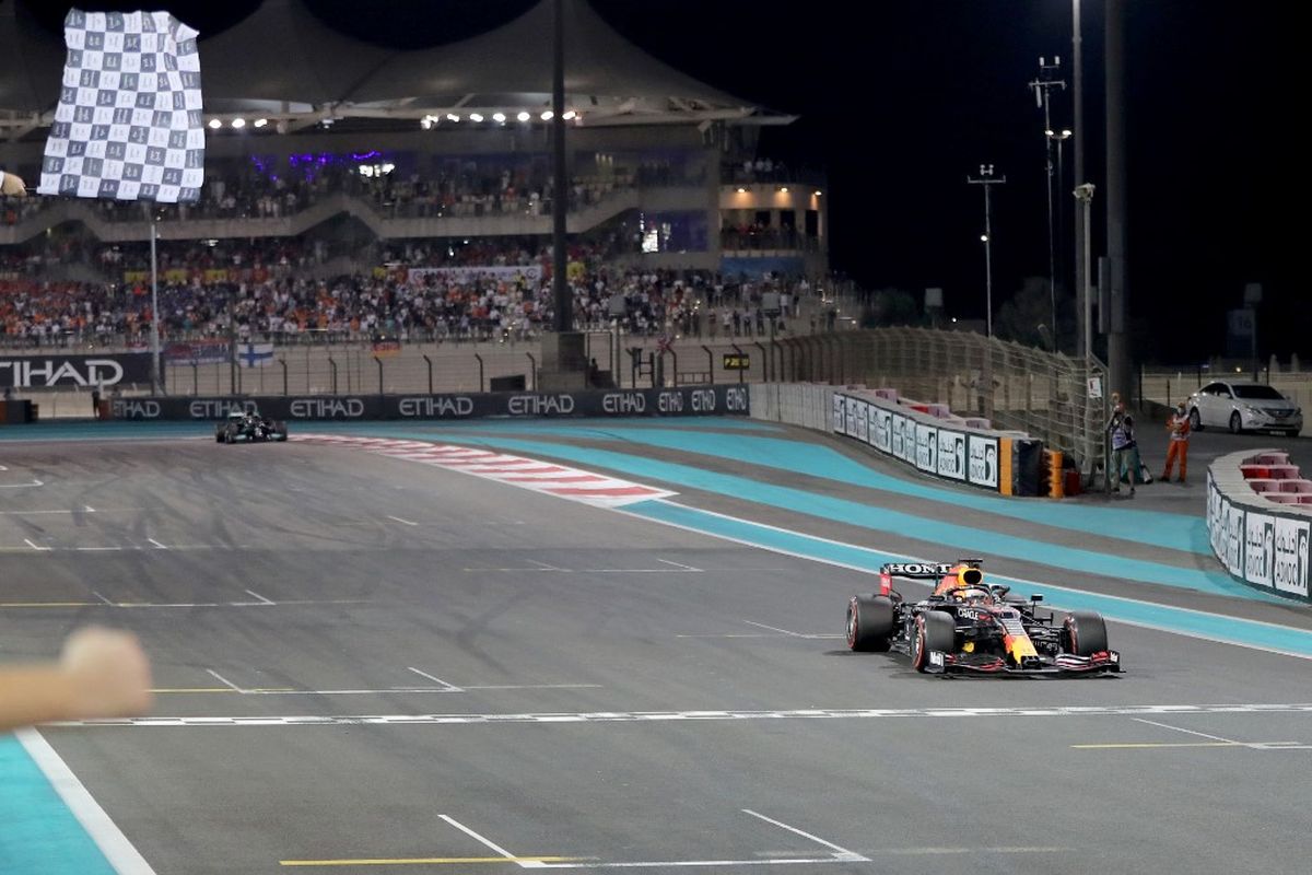 Max Verstappen menang pada seri terakhir Formula 1 (F1) 2021 di GP Abu Dhabi. (Photo by KAMRAN JEBREILI / POOL / AFP)