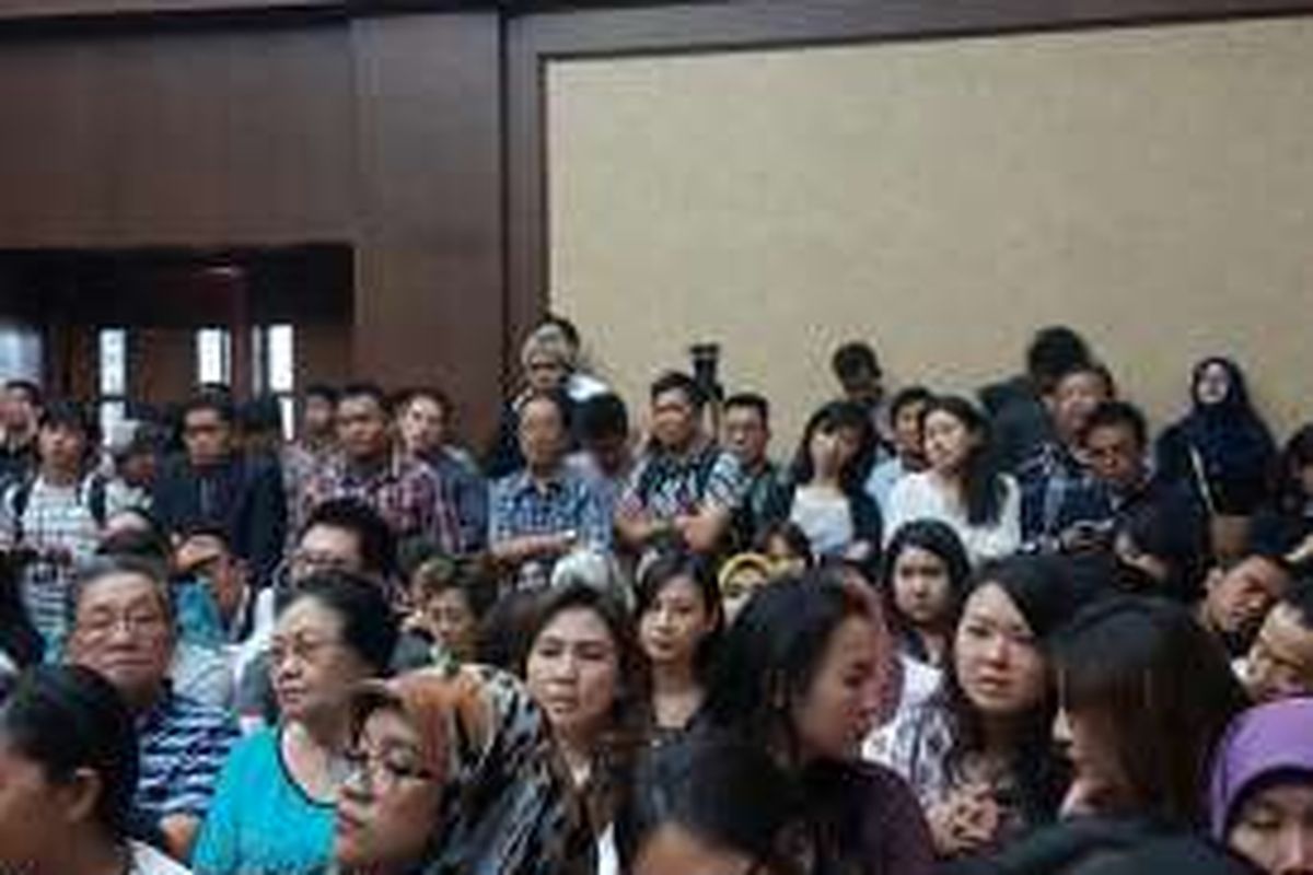 Keluarga Wayan Mirna Salihin menonton persidangan Jessica Kumala Wongso di Pengadilan Negeri Jakarta Pusat, Rabu (20/7/2016).