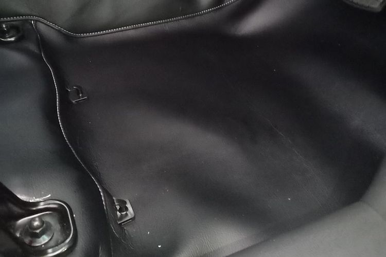 Jangan Tutup Ventilasi Baterai Saat Pasang Karpet Mobil Listrik