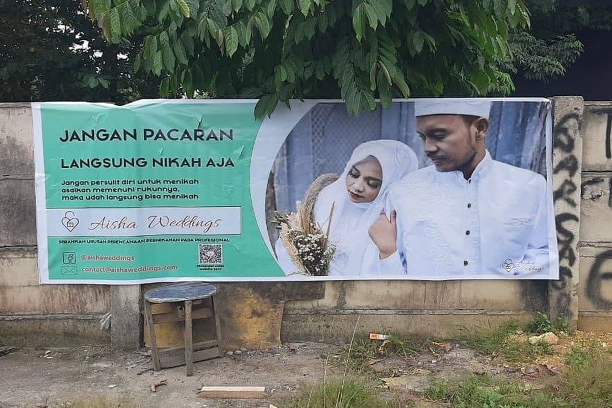Tangkapan layar spanduk berisi iklan wedding organizer, Aisha Wedding.