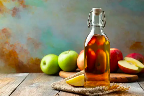 5 Manfaat Mengonsumsi Cuka Apel Setiap Hari dan Efek Sampingnya