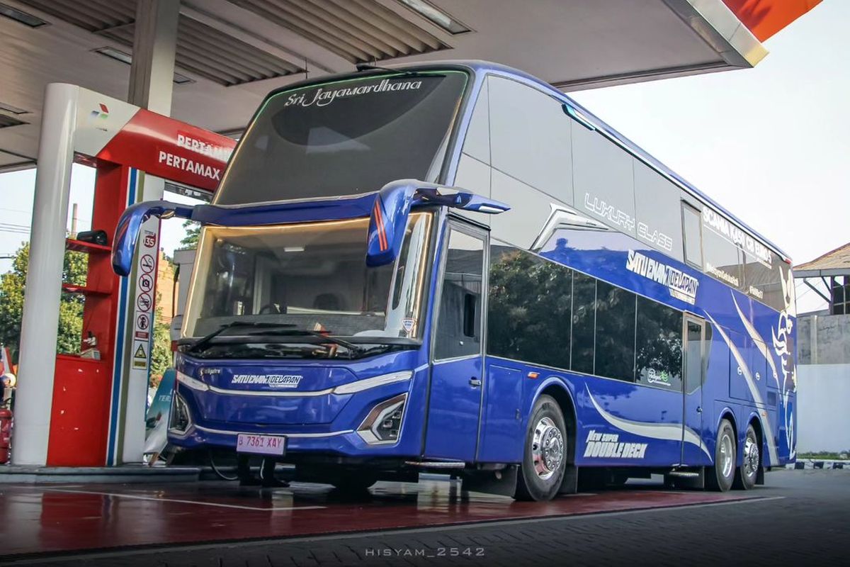 Bus tingkat milik PO  Satu Enam Delapan Trans