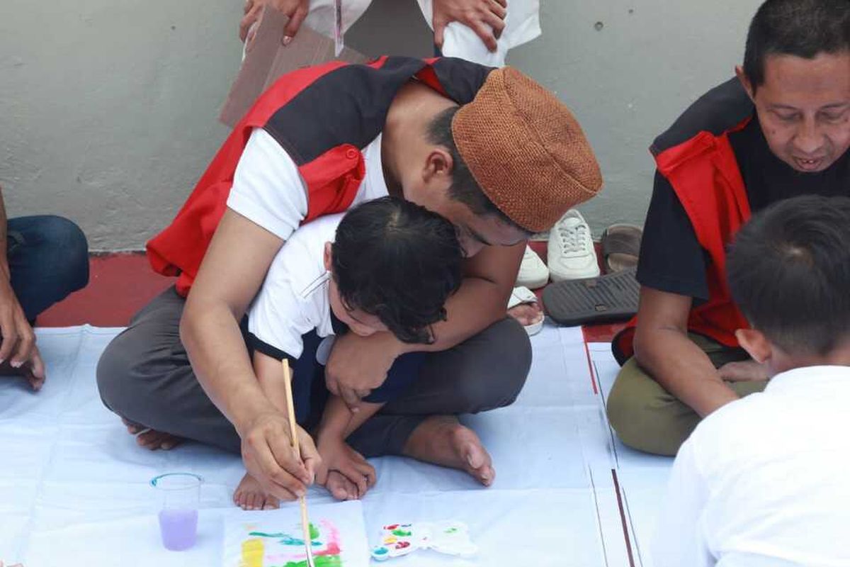 Melihat Momen Kebahagiaan Hari Ayah Nasional di Rutan Serang