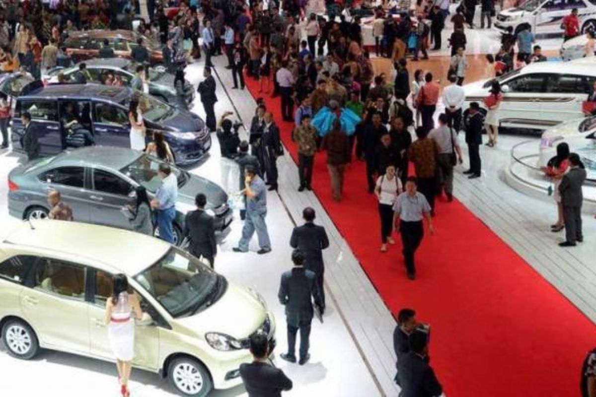 Suasana saat pembukaan Indonesia International Motor Show 2014 di Jakarta International Expo, Kemayoran, Jakarta, Kamis (18/9/2014). Pameran otomotif terbesar di Indonesia ini akan berlangsung hingga 28 September 2014.