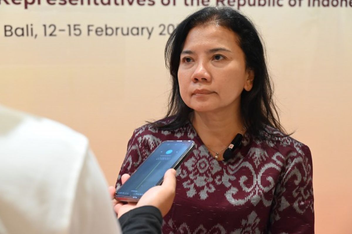 Kepala Biro Kerja Sama Antar Parlemen (BKSAP) Sekretariat Jenderal (Setjen) DPR RI, Endah Tjahjani Dwirini, memberikan pernyataaan persnya kepada wartwan usai sesi Wrap up Meeting EVP 2024, di Bali, Rabu (14/2/2024). 